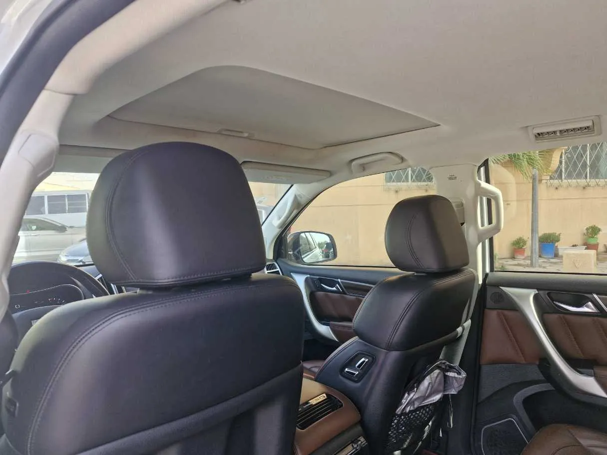 Car image 15