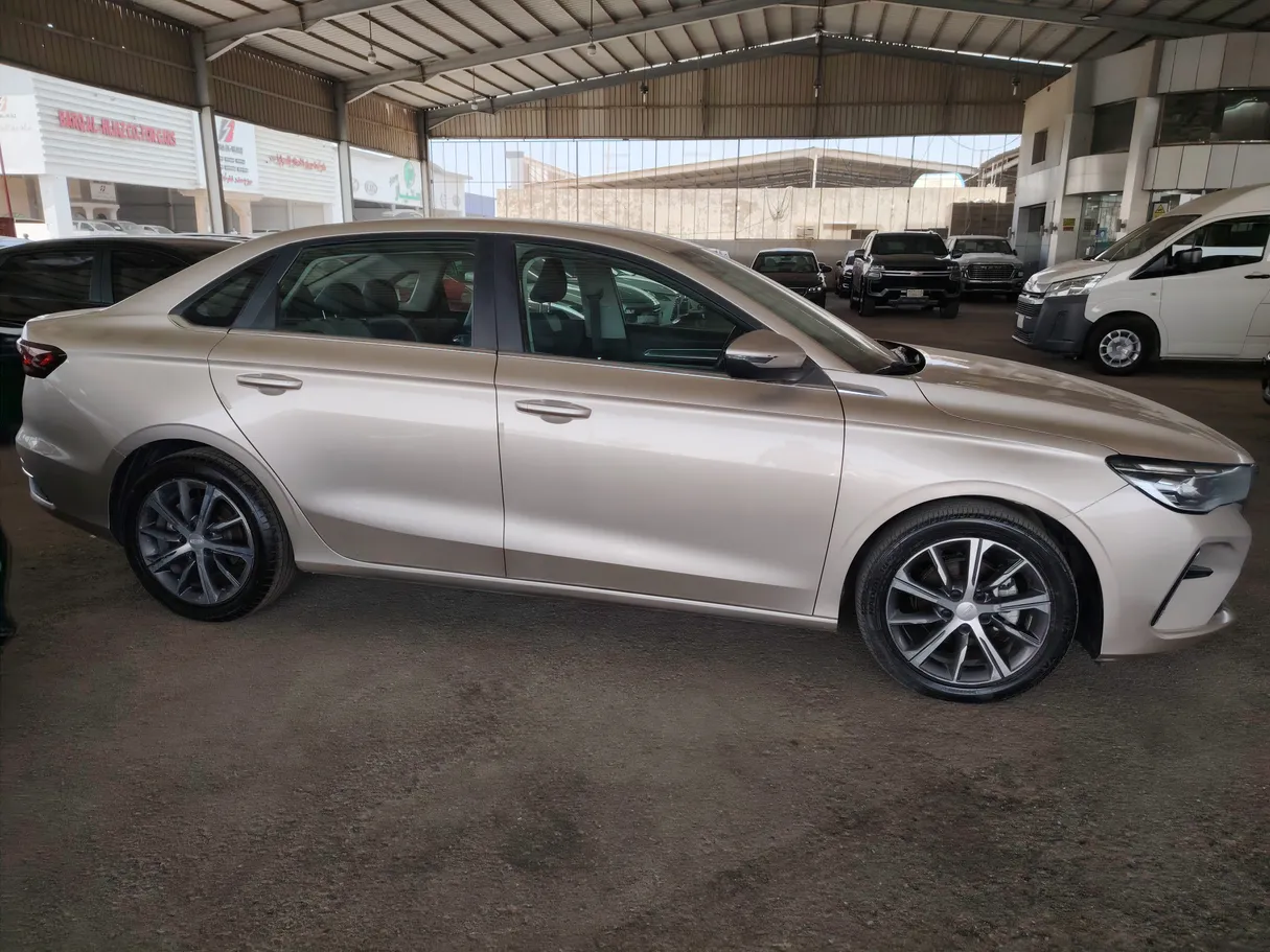 Car image 4