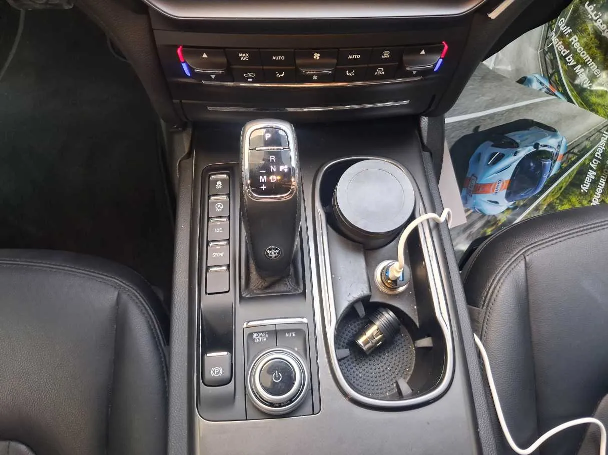 Car image 15
