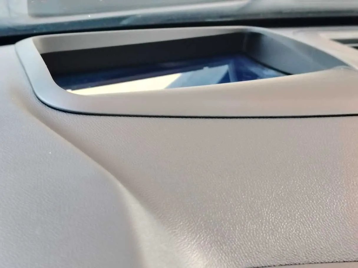 Car image 28