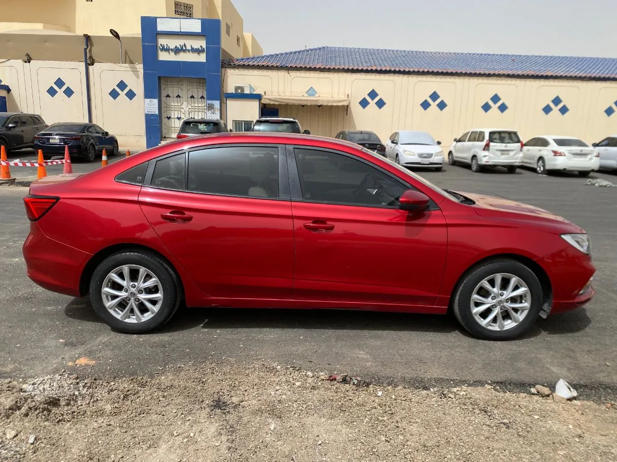 Car image 4