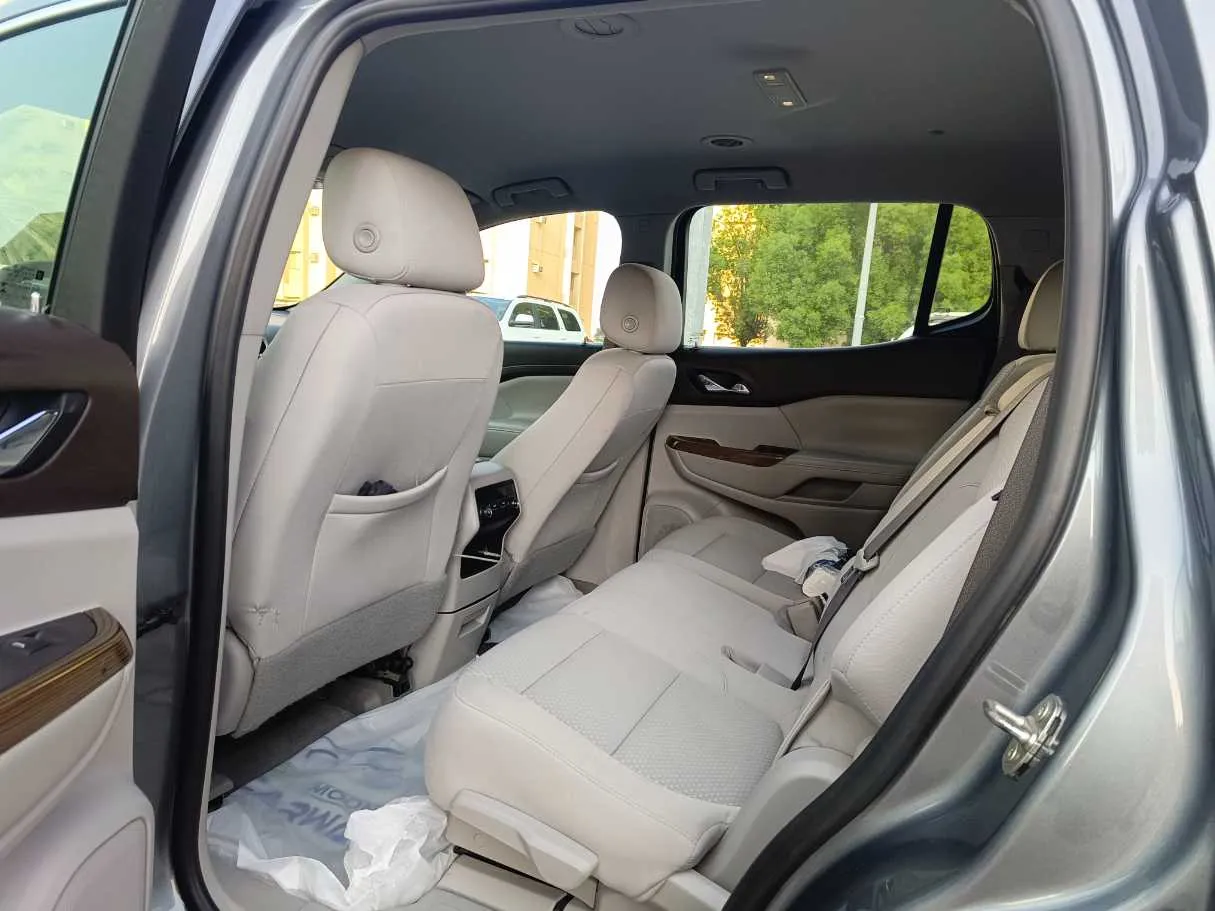 Car image 15