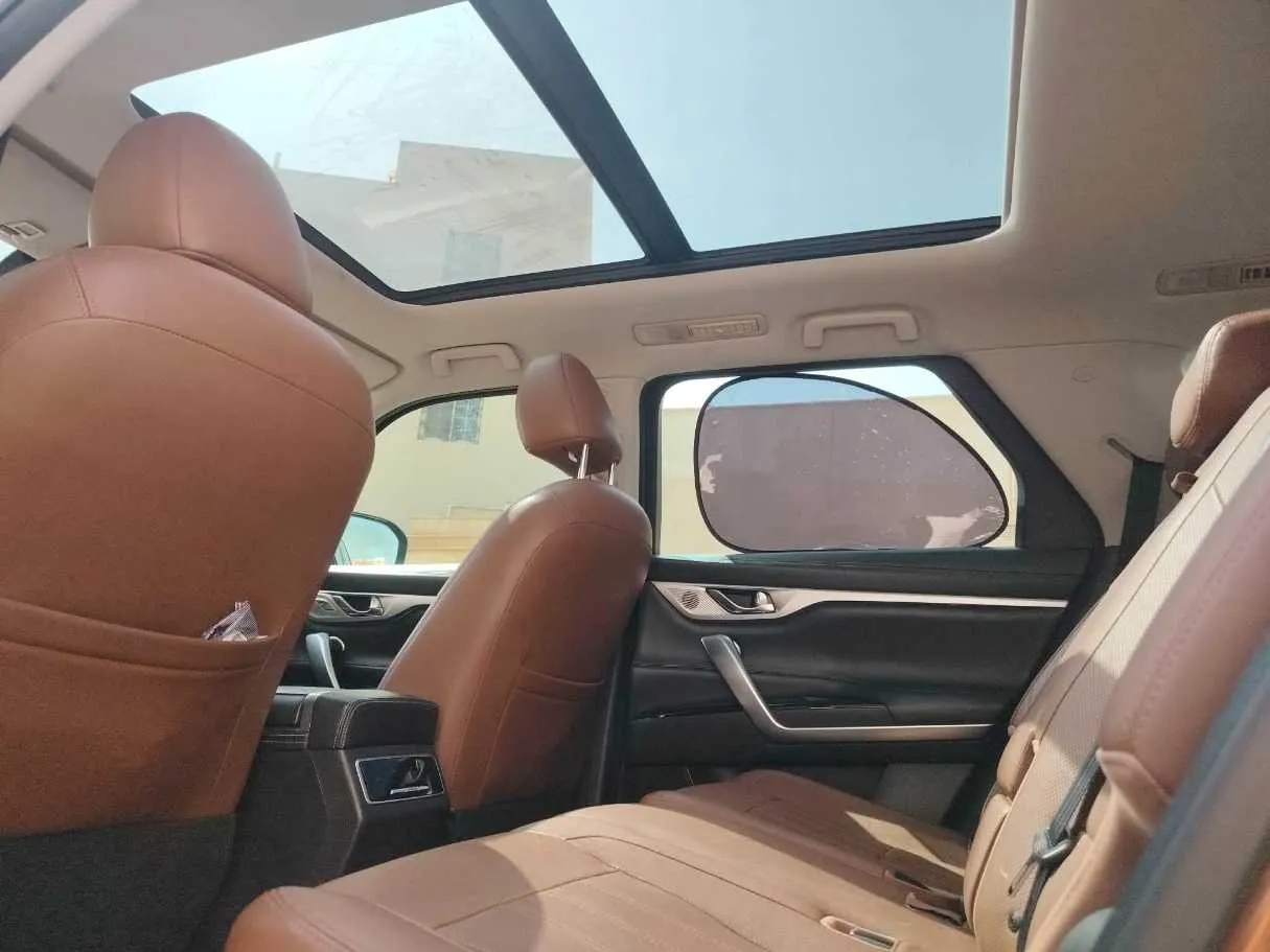 Car image 16