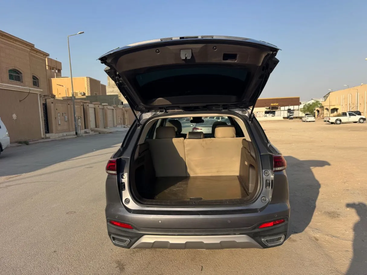Car image 19