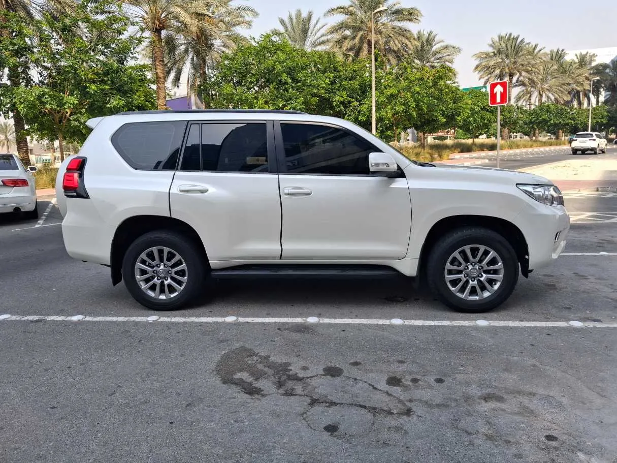 Car image 8