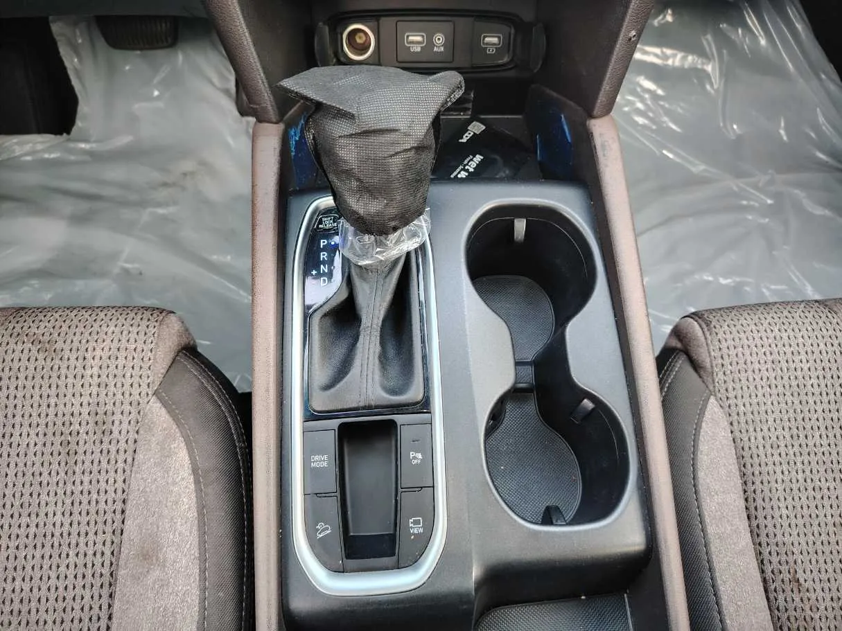Car image 19