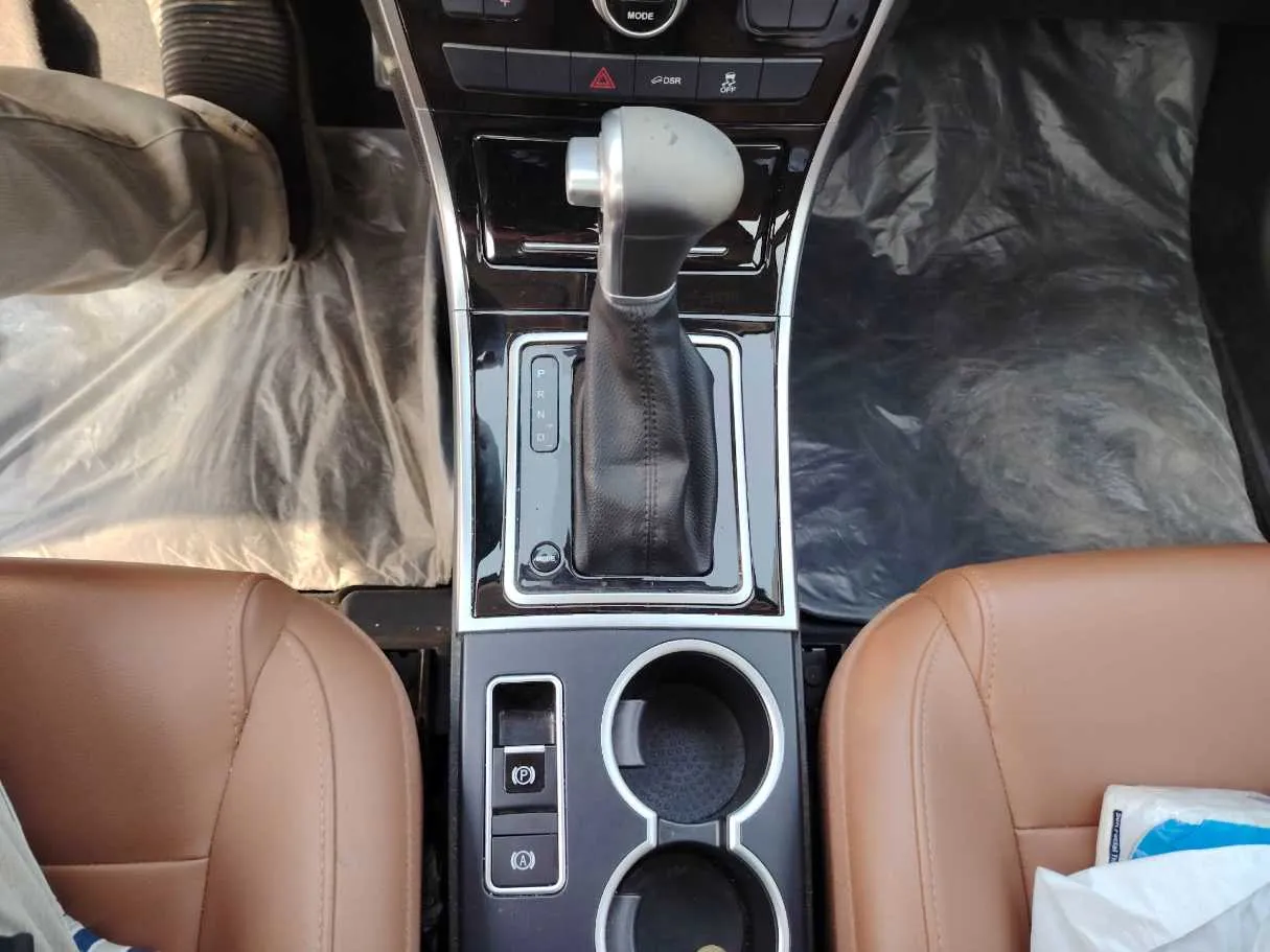 Car image 24