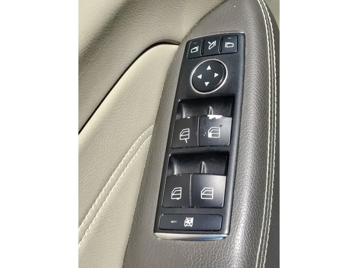 Car image 34