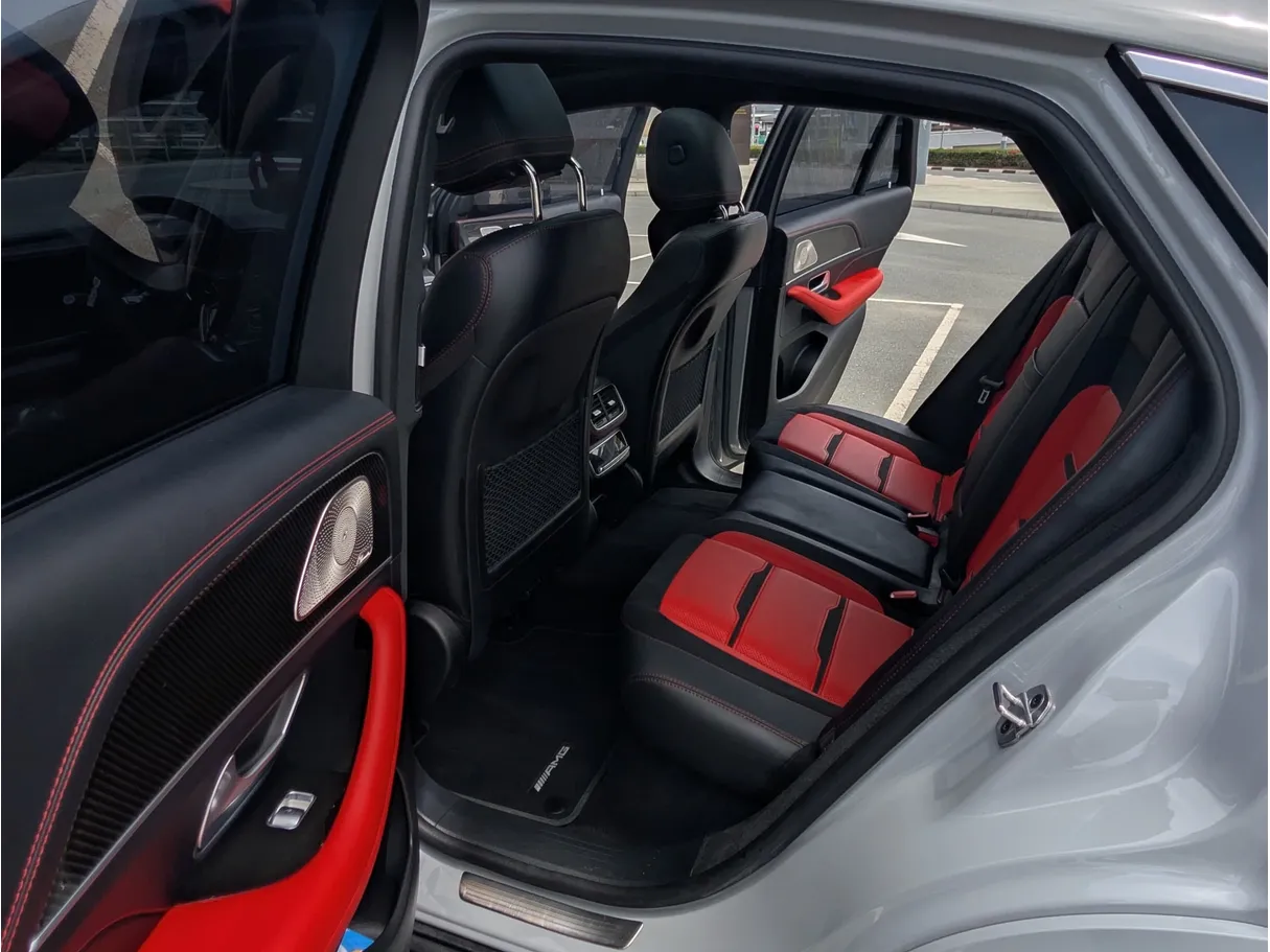 Car image 11
