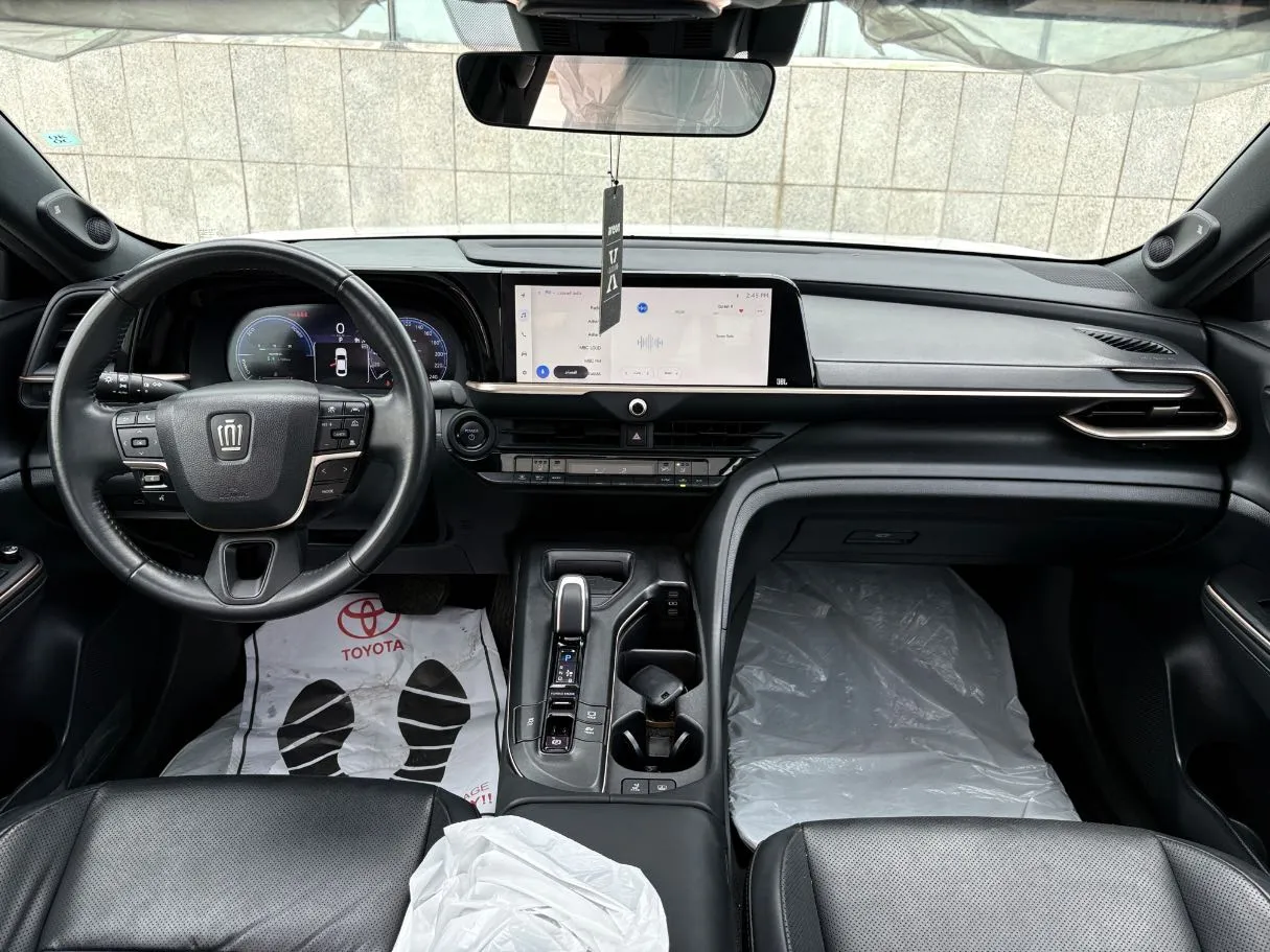 Car image 18