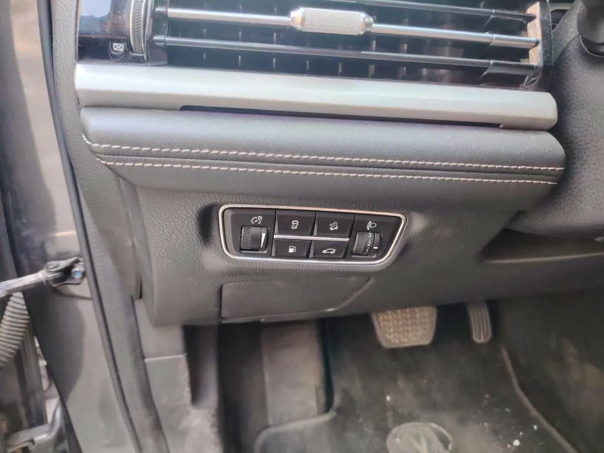 Car image 37