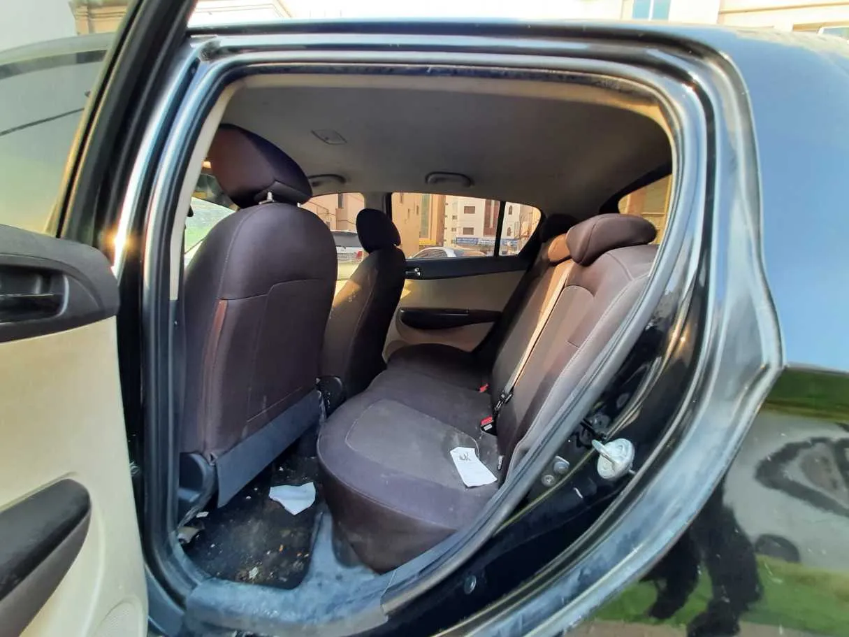 Car image 13