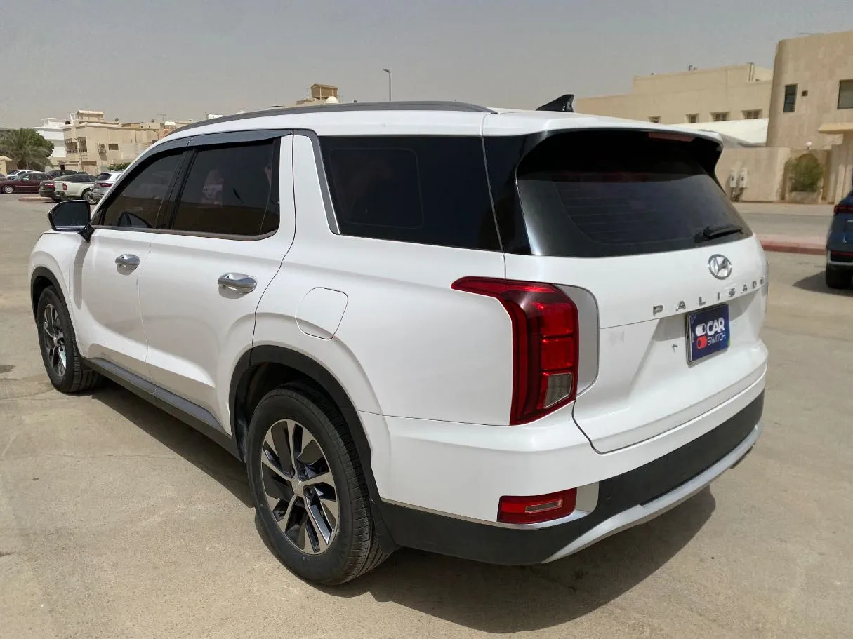 Car image 7