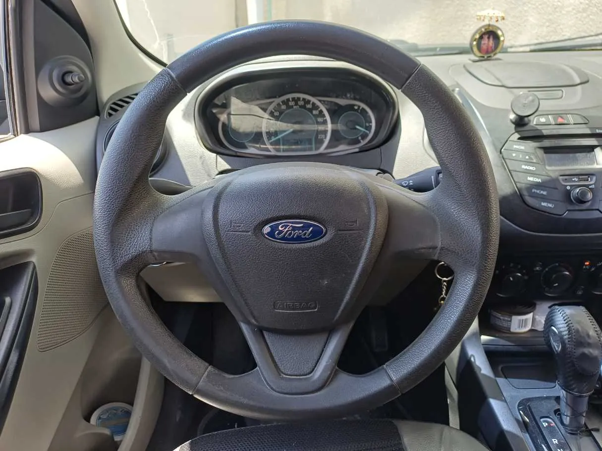 Car image 18