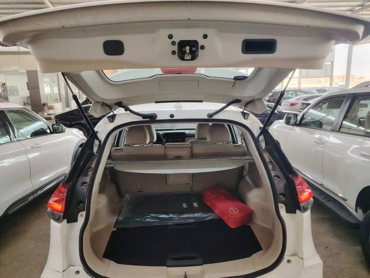 Car image 30