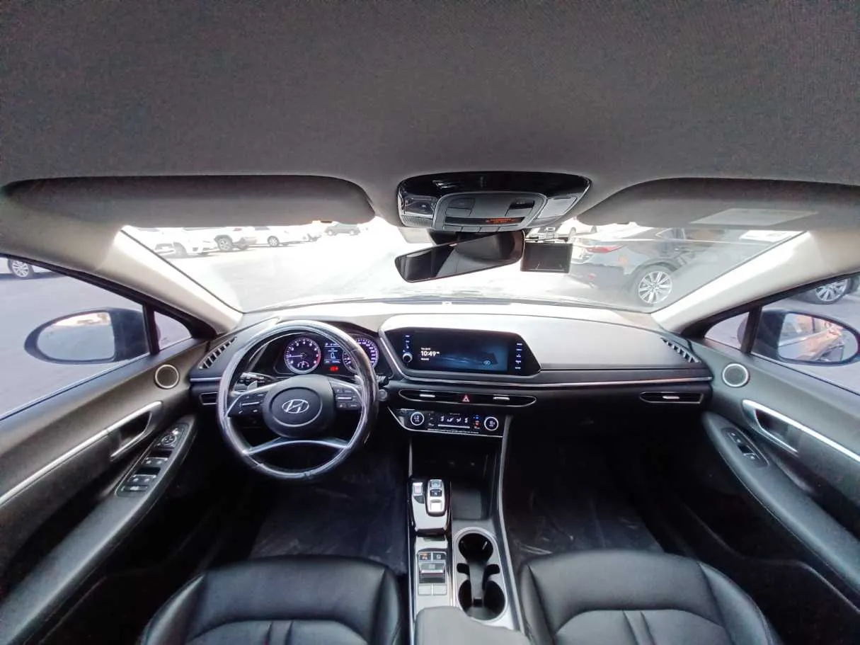 Car image 13