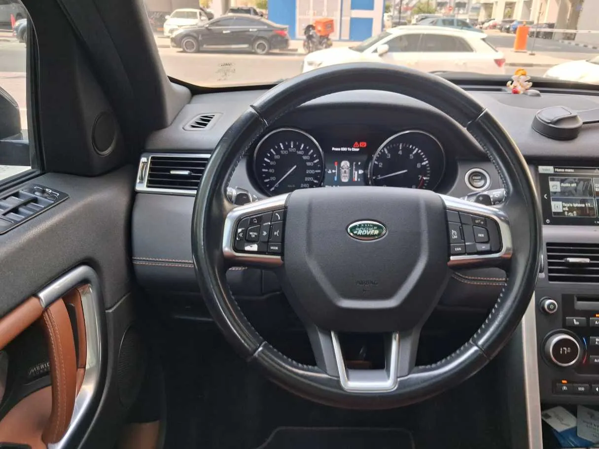 Car image 19