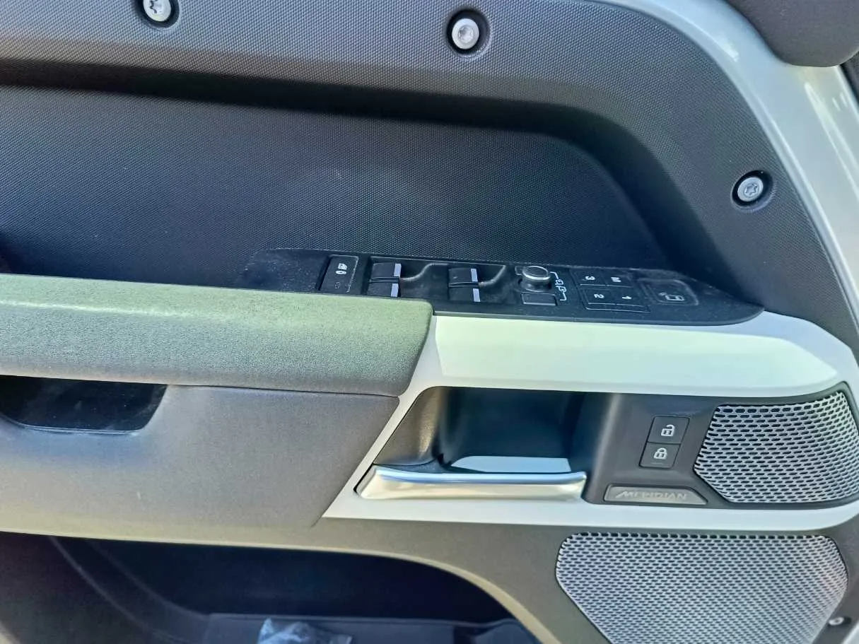 Car image 37
