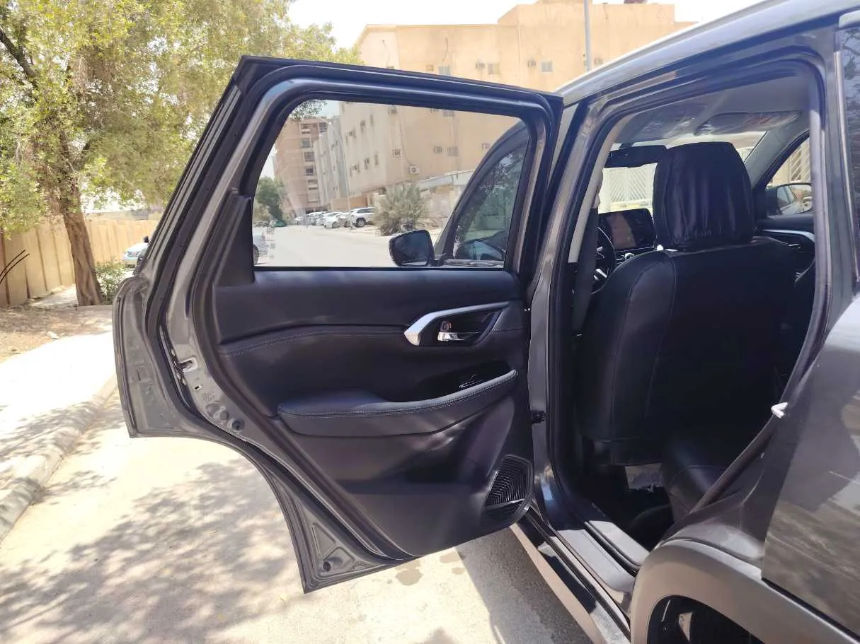 Car image 15
