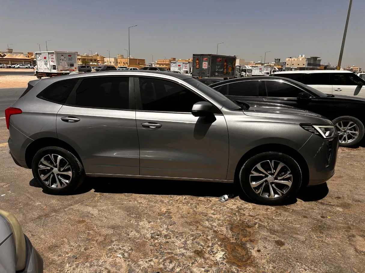 Car image 4
