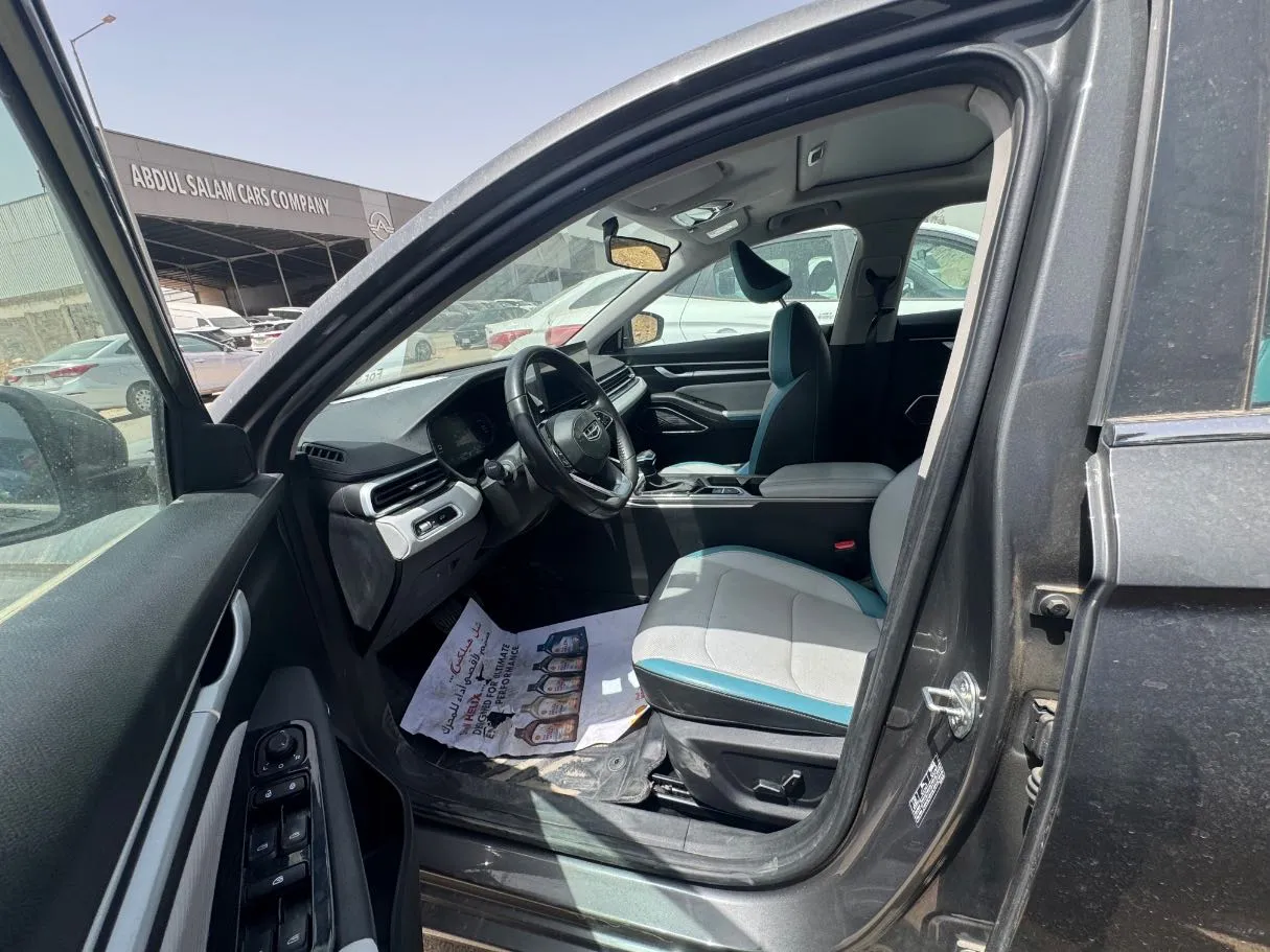 Car image 9