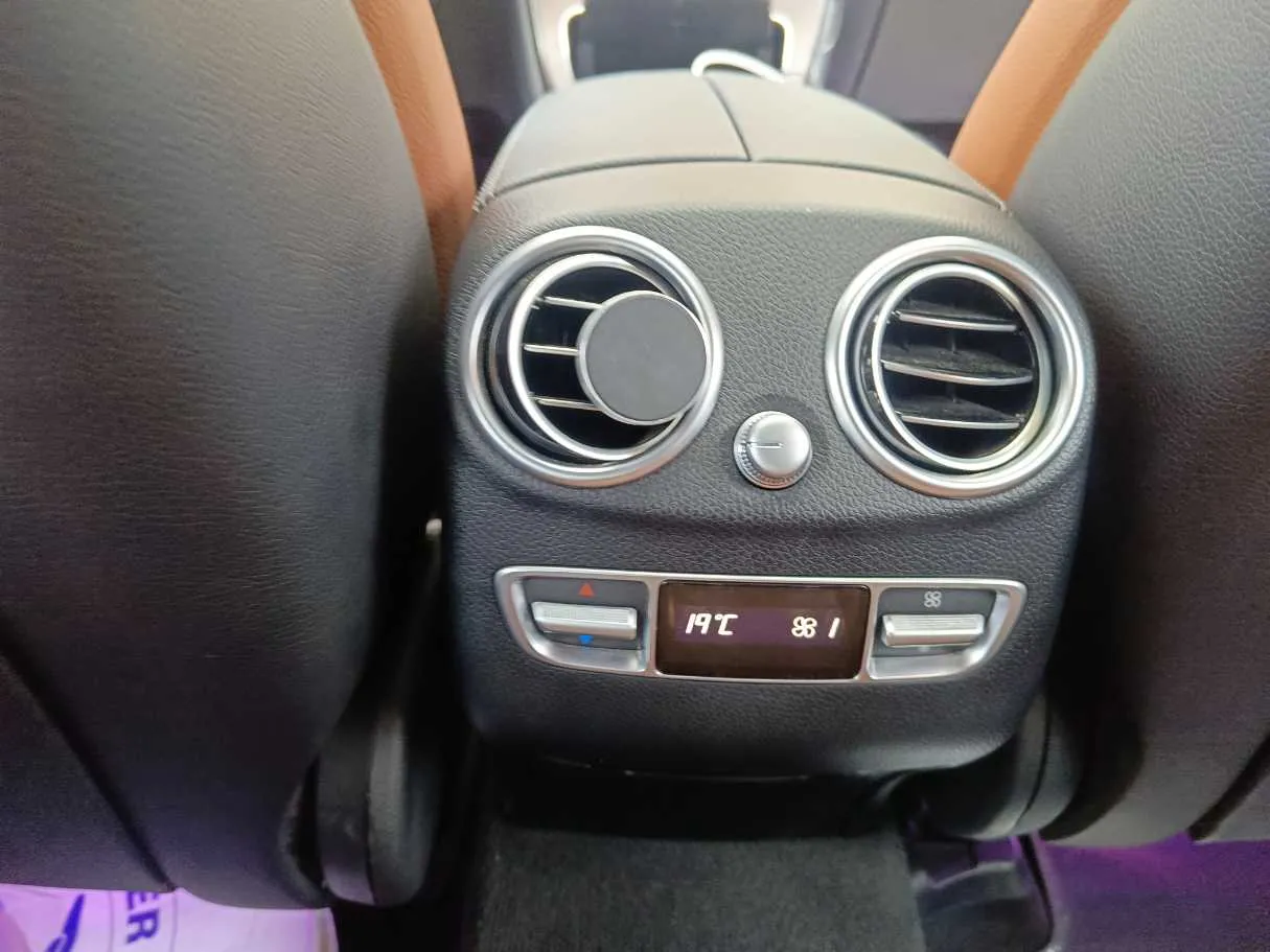 Car image 32