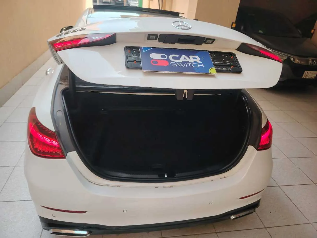Car image 28