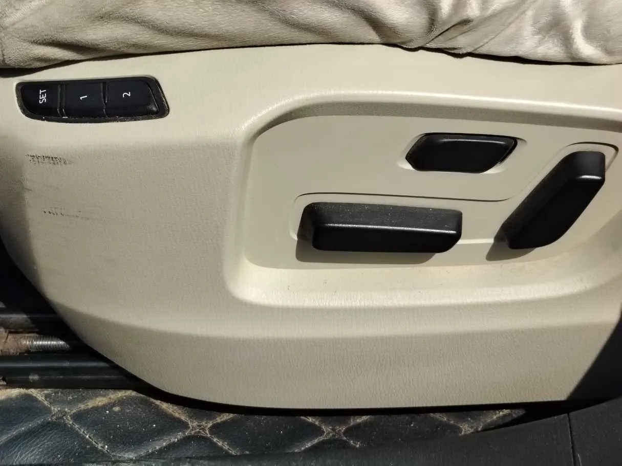 Car image 32