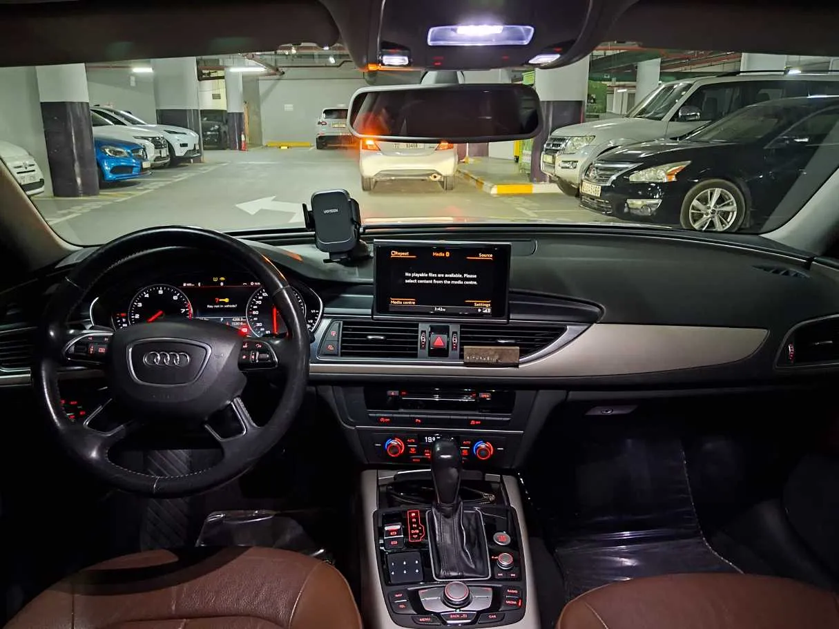 Car image 15