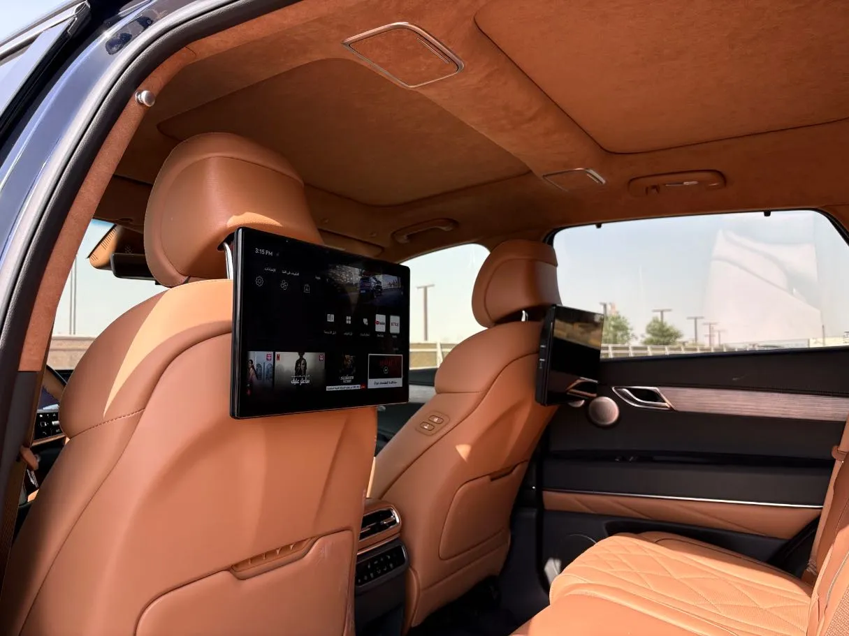Car image 17