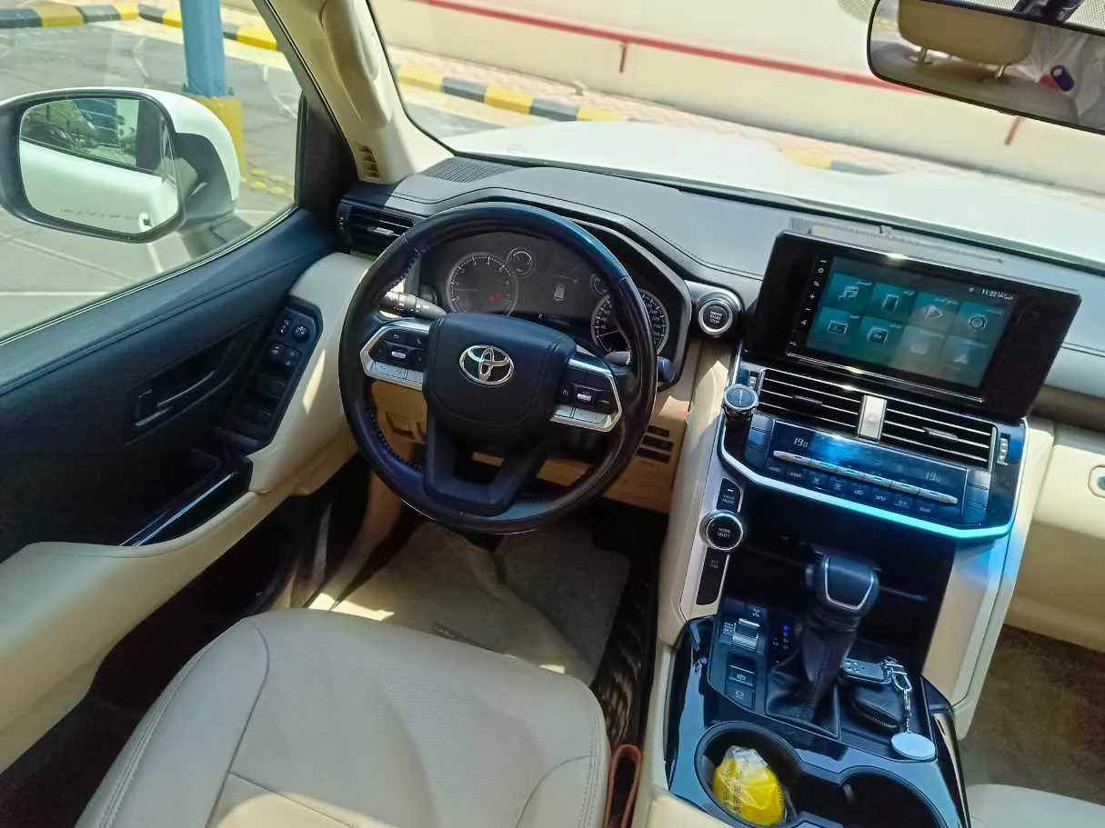 Car image 25
