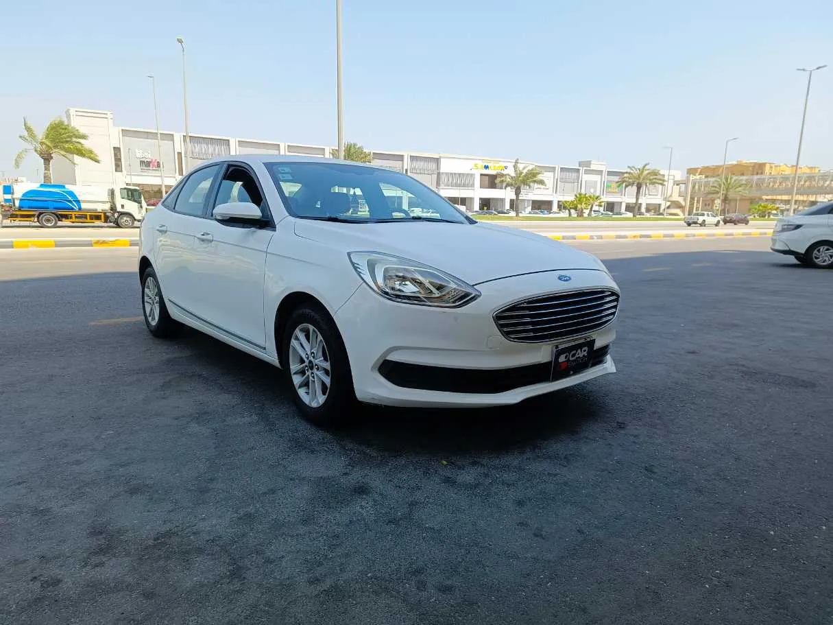 Car image 3
