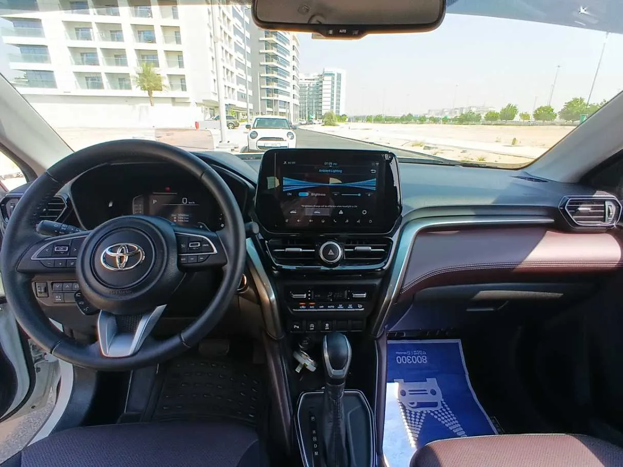Car image 14