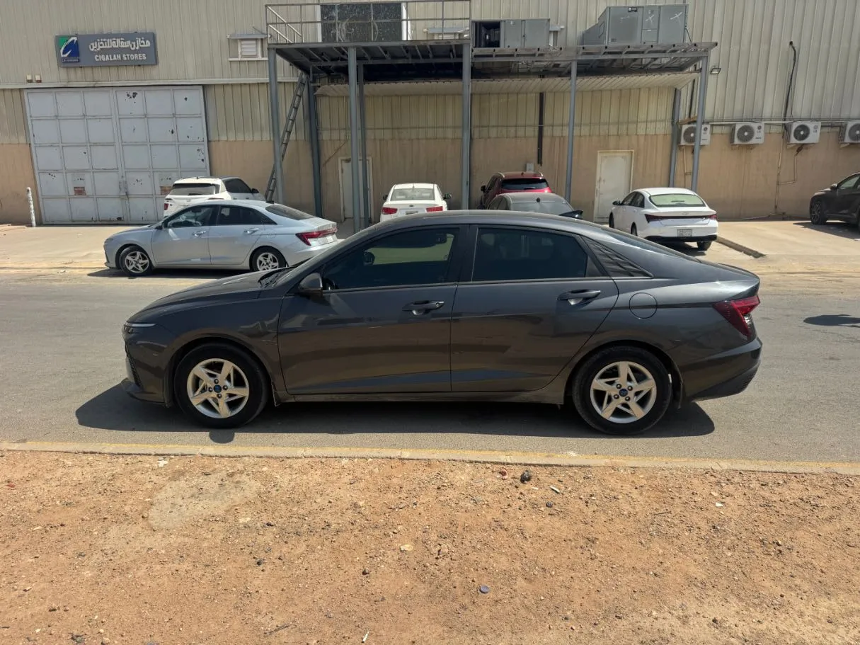 Car image 8