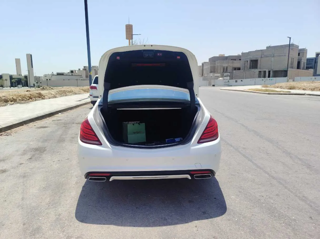 Car image 26