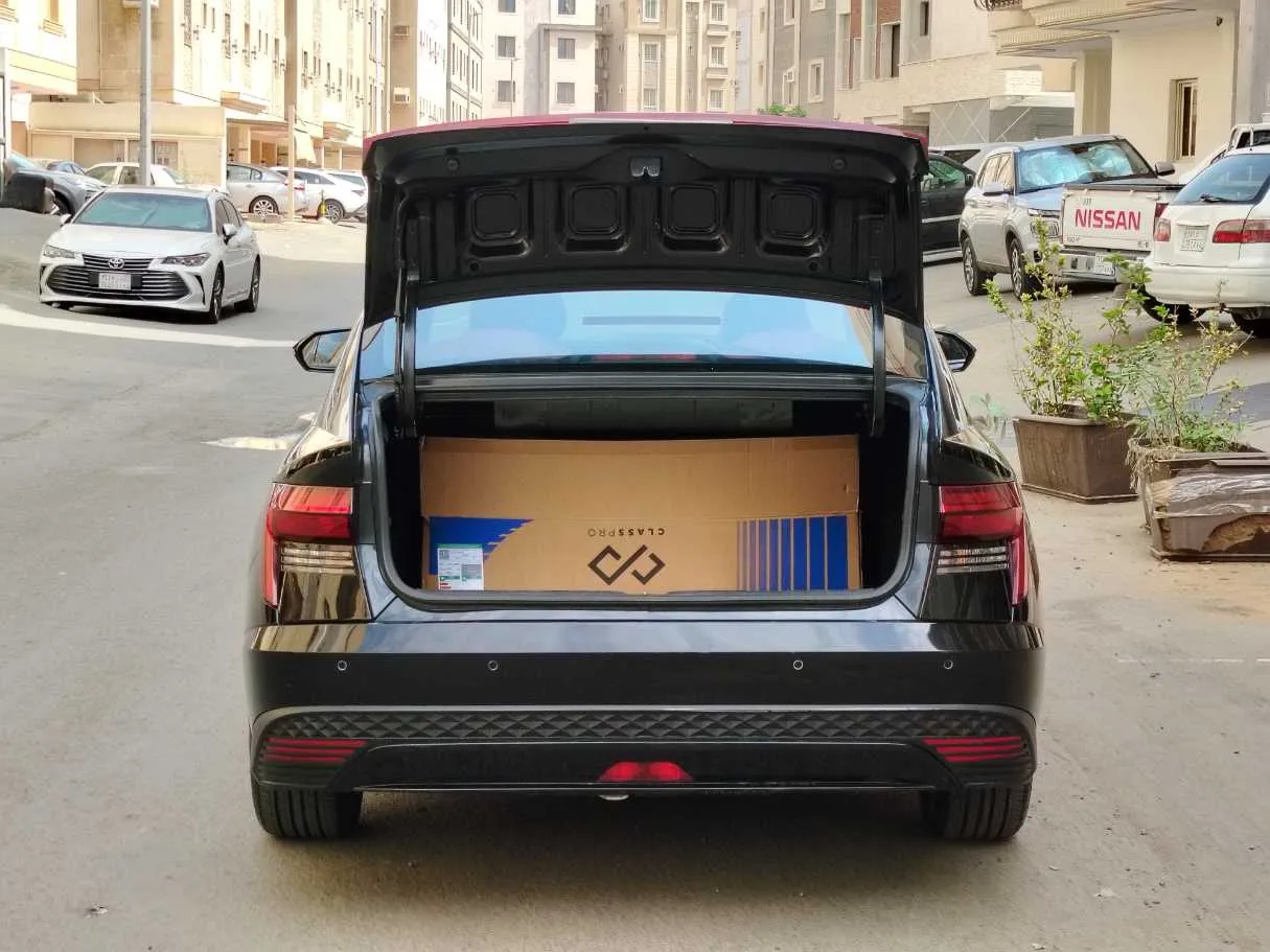 Car image 24