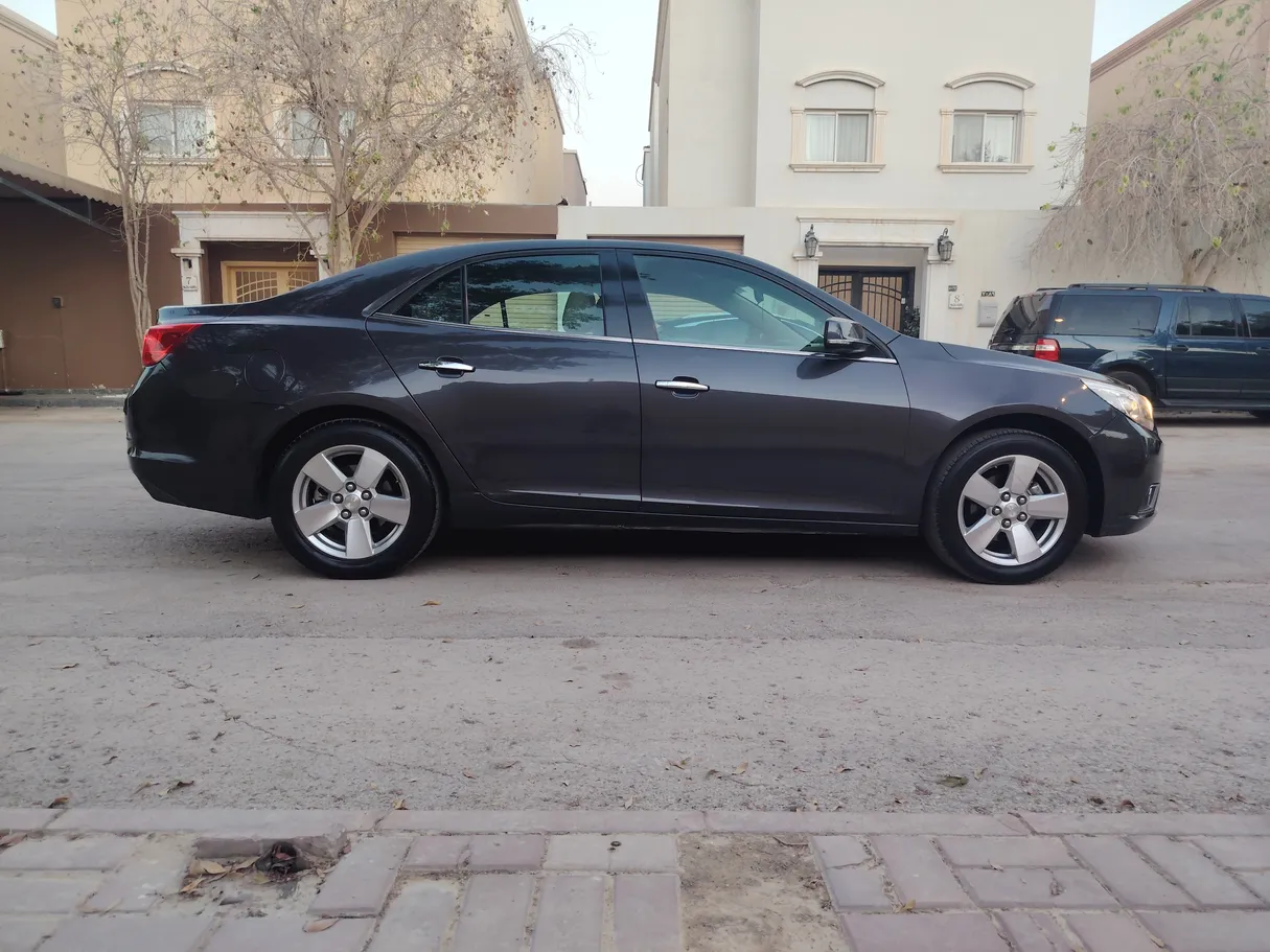 Car image 3