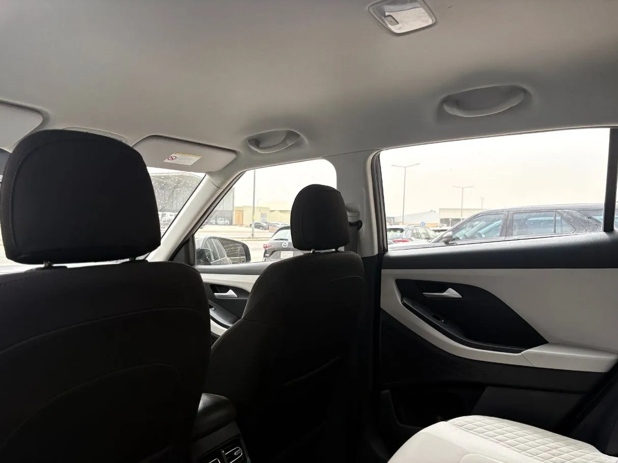 Car image 19