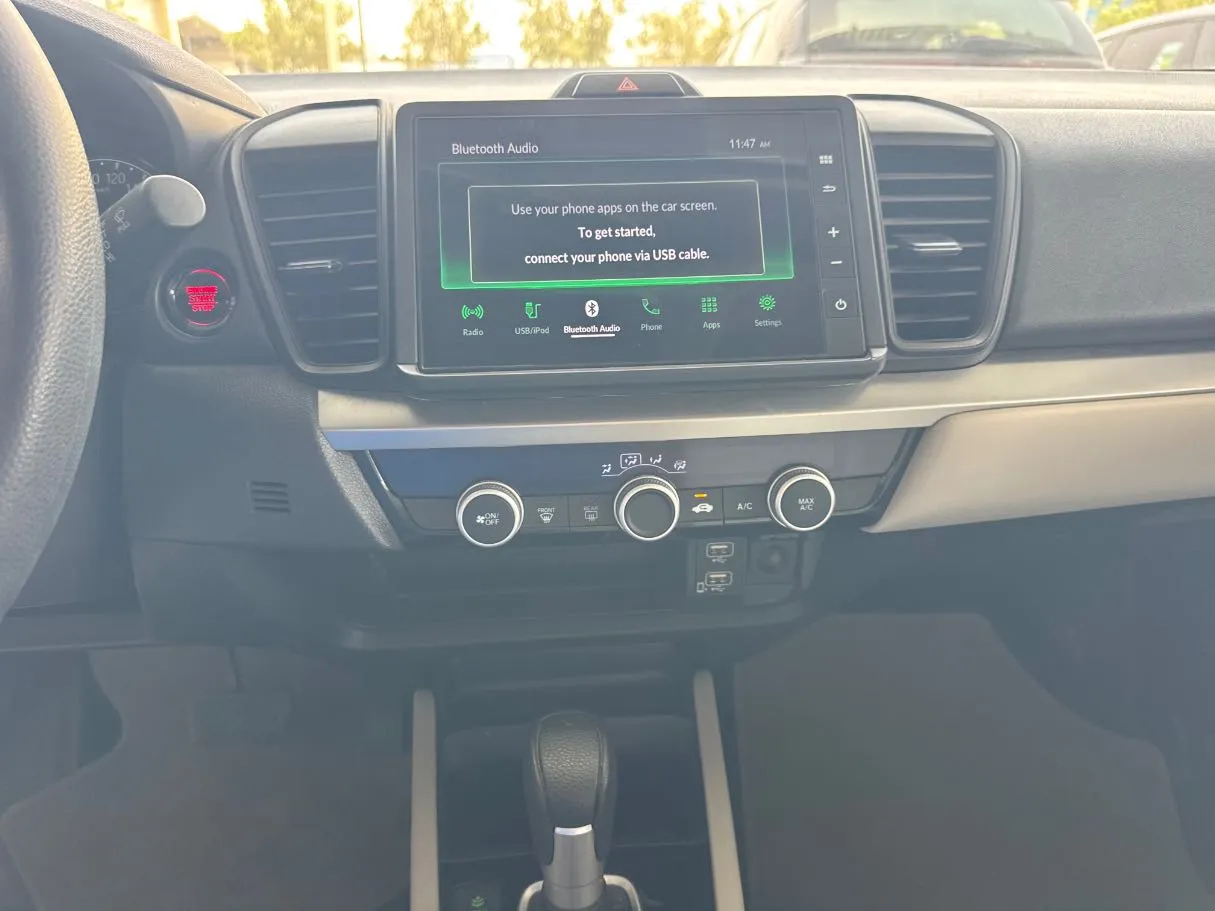 Car image 12