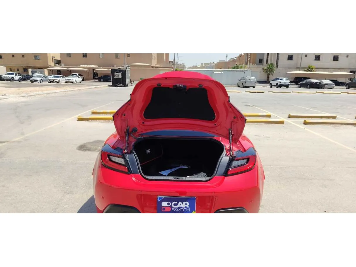 Car image 16