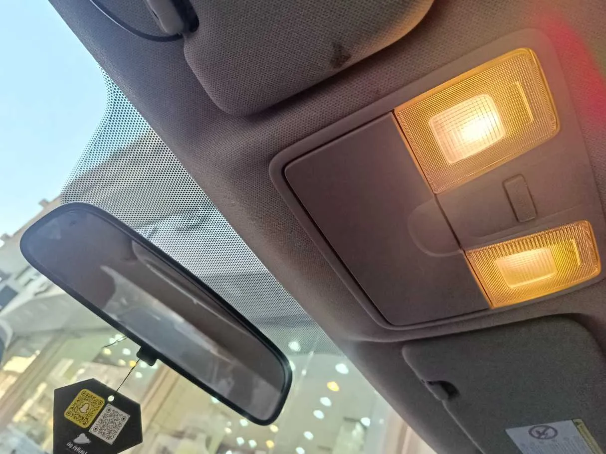Car image 28