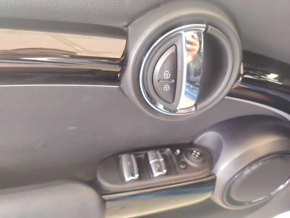 Car image 29