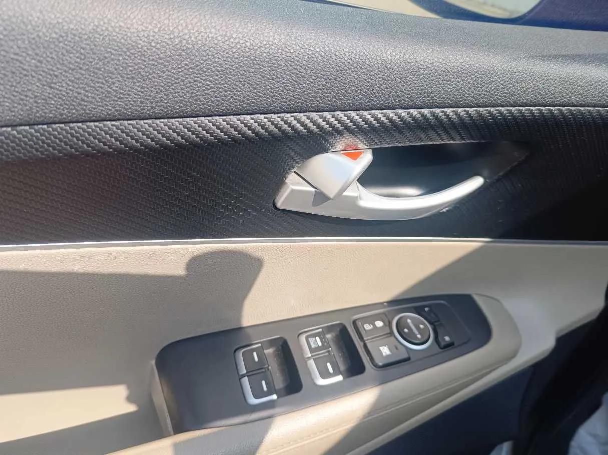 Car image 31