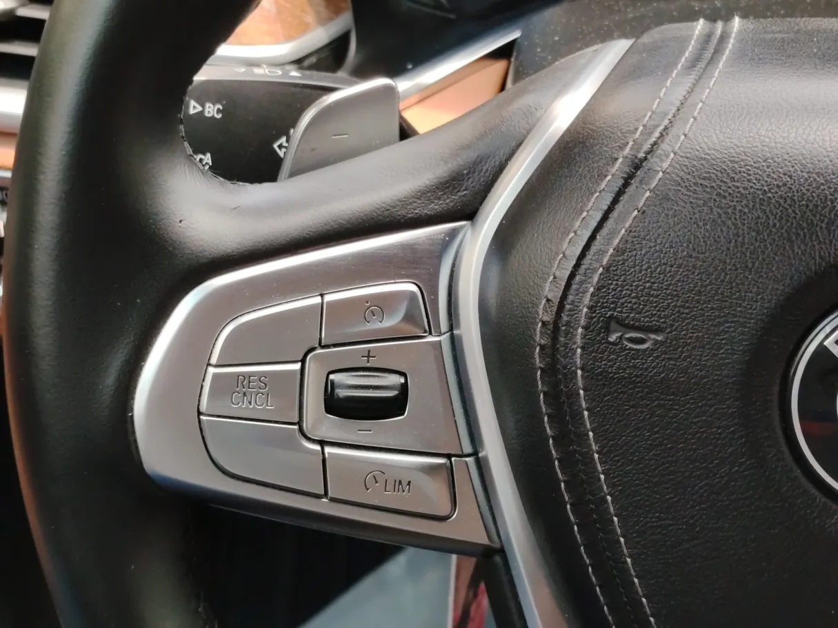 Car image 30