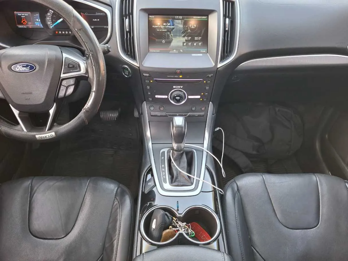 Car image 14