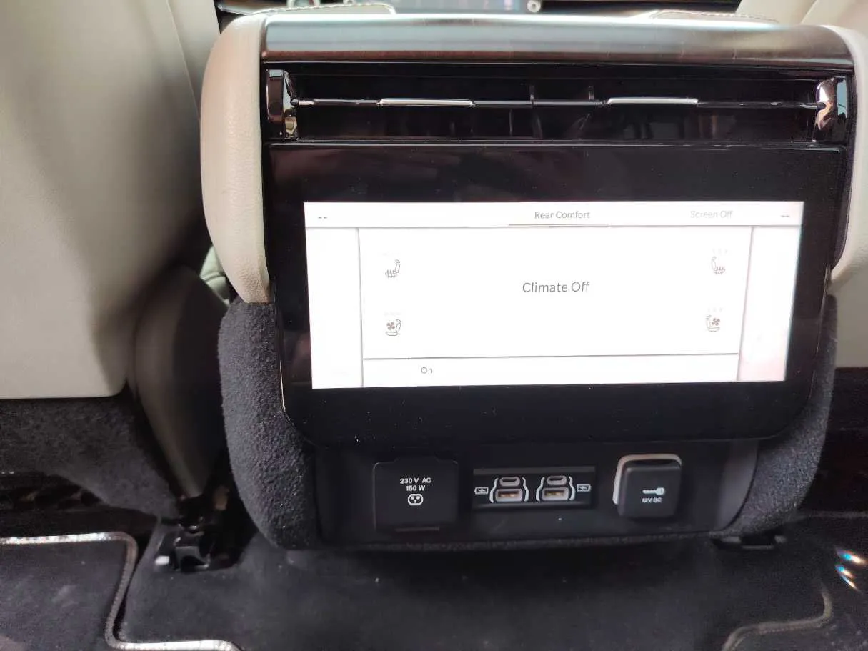 Car image 30