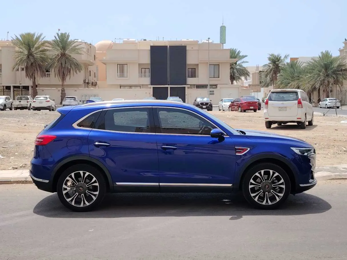Car image 4