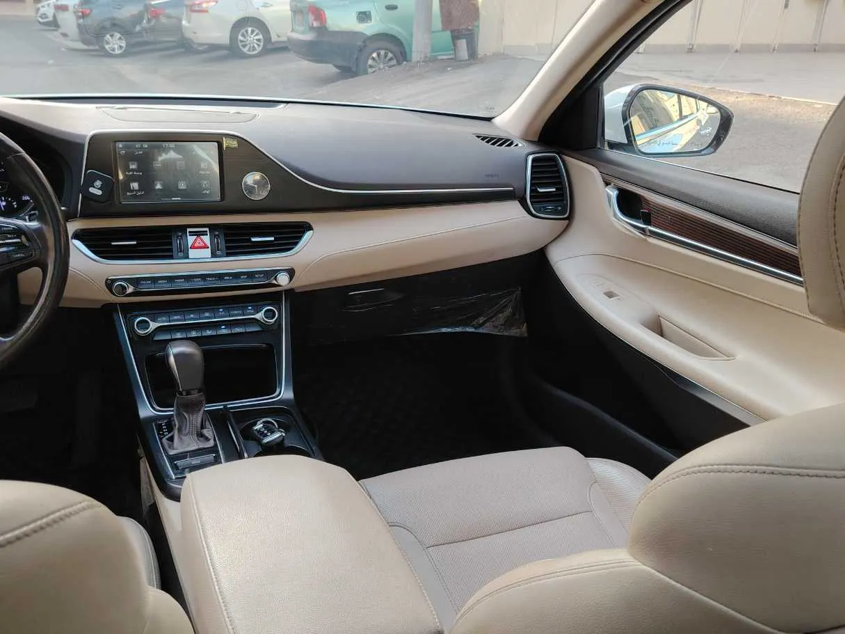 Car image 20