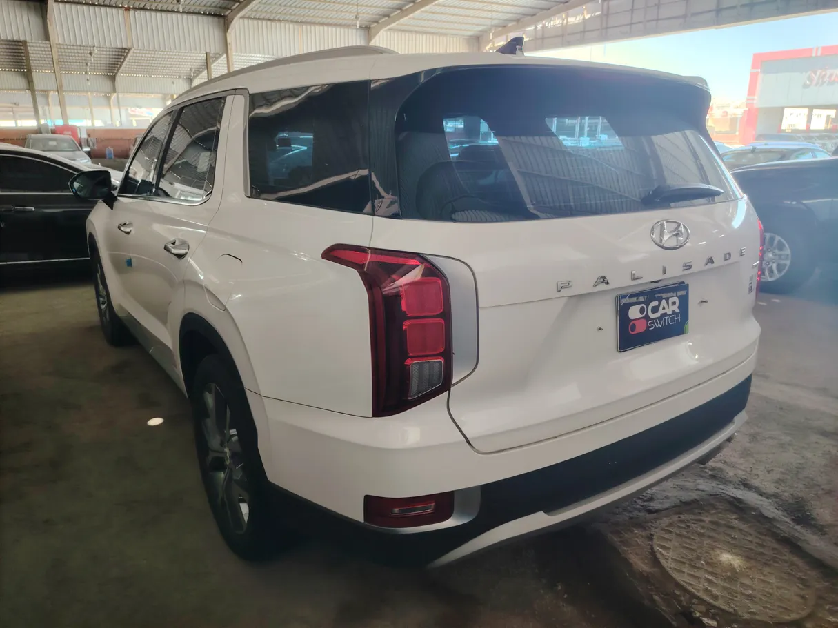 Car image 7