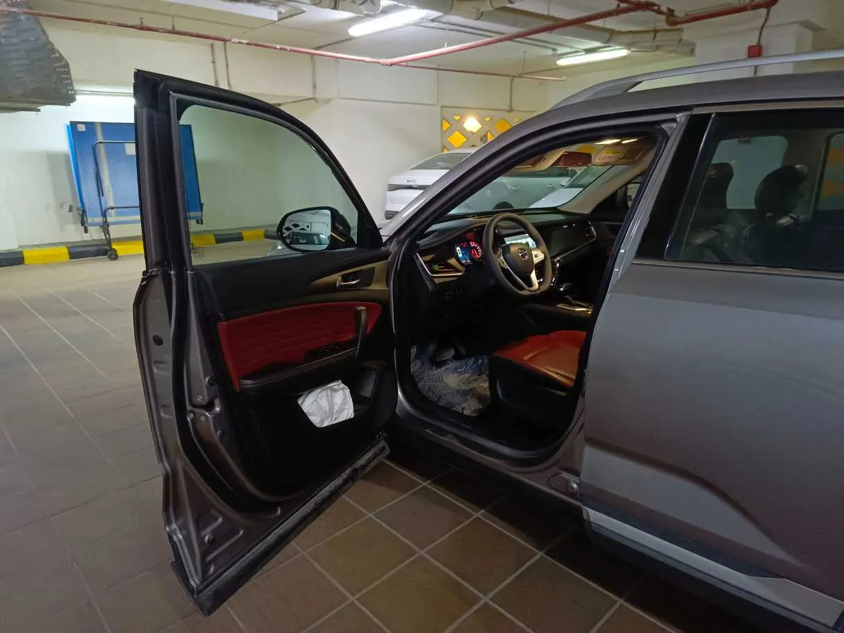 Car image 11